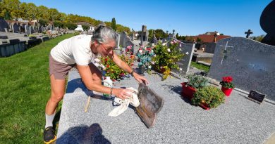 Cette Béarnaise prend soin des tombes et des souvenirs : « Un métier qui a du sens »