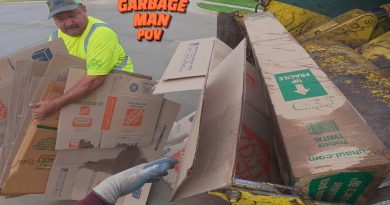 Collecte des encombrants : Camion poubelle en 4K UHD