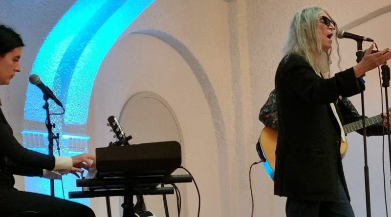 Colmar. Patti Smith donne un concert privé à 200 privilégiés au musée Unterlinden