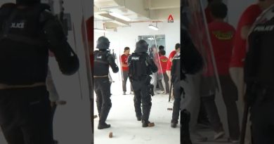Comment les policiers de Singapour gardent leur calme en cas de violence