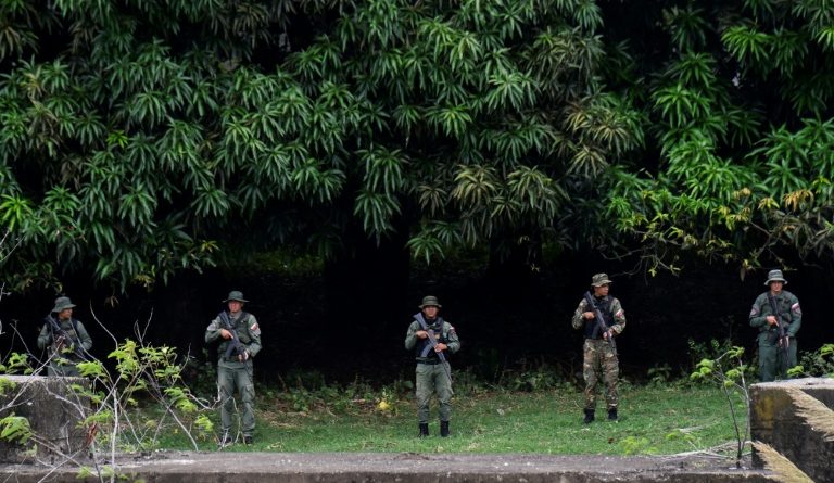 Crise avec le Venezuela: Trump assure que Maduro a "tout" proposé, nouvelle frappe