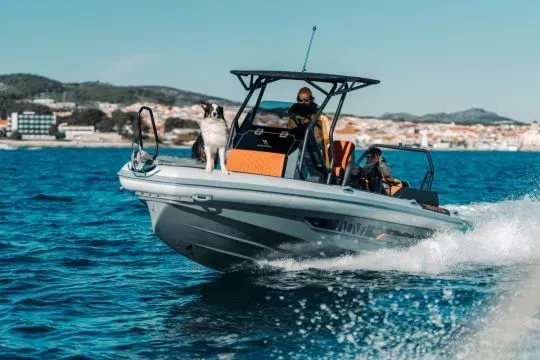 Découvrez l'ADV 7, le nouveau modèle innovant de la gamme Highfield de Pneuboat