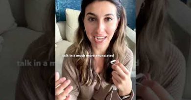 Découvrez ma technique pour imiter la voix d'un journaliste