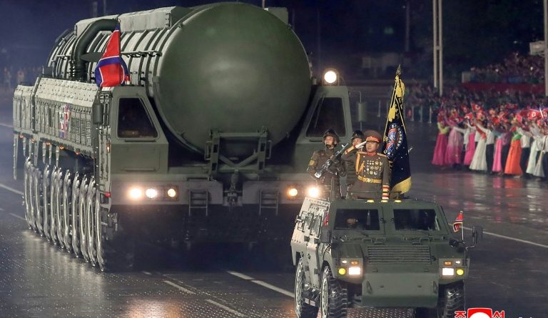 Défilé militaire à Pyongyang pour le 80e anniversaire du parti unique