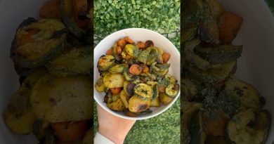 Délicieux légumes rôtis : courgettes, carottes et pommes de terre