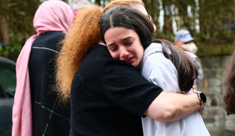 Deux morts et trois blessés graves dans un attentat devant une synagogue à Manchester