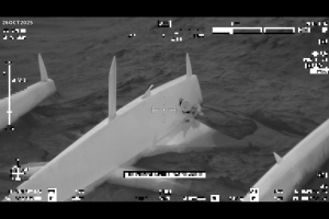 EN VIDEO. Transat L'Or. Les images impressionnantes de l'hélitreuillage d'Erwan Leroux et Audrey Ogereau en pleine nuit