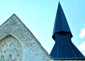 Eure. Frappé par la foudre, le clocher de cette petite église a retrouvé sa splendeur