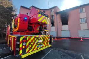 Explosion mortelle dans un immeuble : une victime décède malgré l’intervention rapide des secours