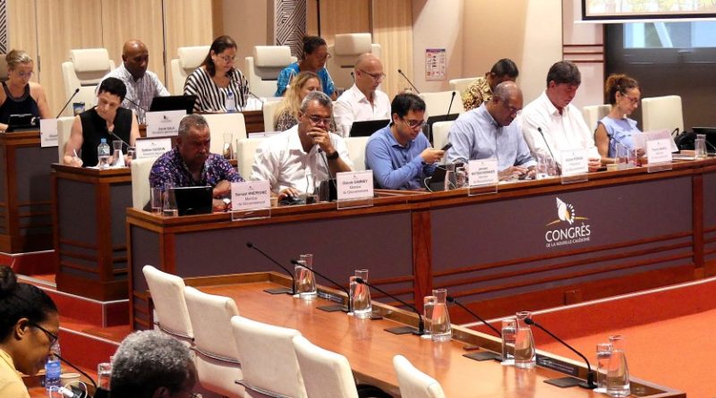 Face à une baisse inédite des recettes fiscales, la Nouvelle-Calédonie tente d’adapter son budget