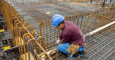 Faute d'accord, les ouvriers de la construction votent la grève | RTS