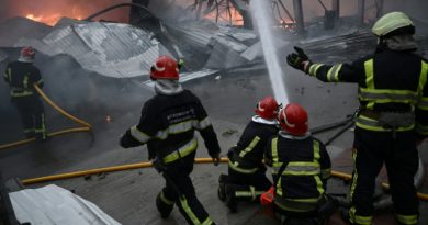 Frappes russes sur l'Ukraine: trois morts dont un secouriste