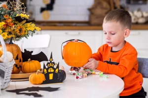 Halloween : la diététicienne pédiatrique explique s'il faut limiter les bonbons aux enfants