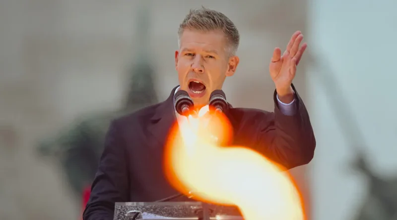 Hongrie : à six mois des législatives, l’opposition à Orbán veut rallier les petites villes