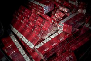 "Ils avaient mis en place un système de vente via Snapchat" : 300 cartouches de cigarettes de contrefaçon saisies
