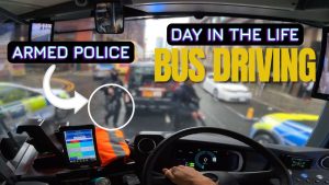 Intervention policière armée sur un bus à Manchester