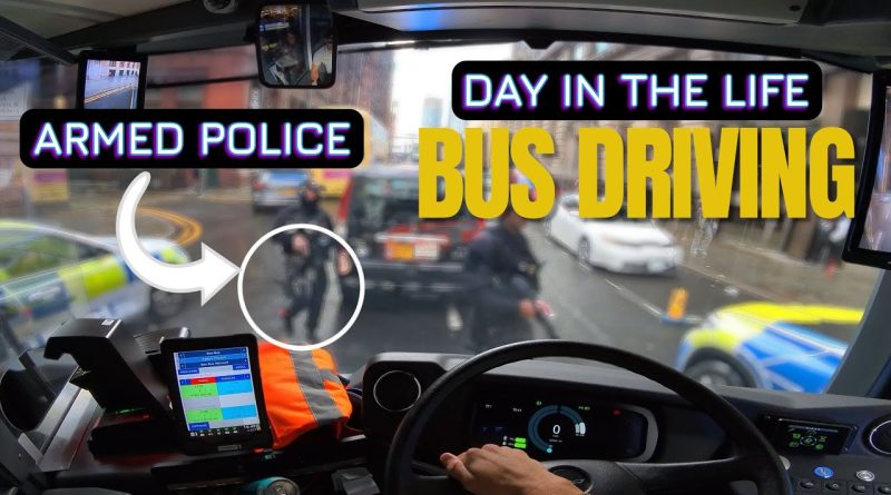 Intervention policière armée sur un bus à Manchester