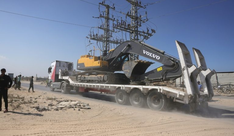 Israël mène des raids meurtriers à Gaza, accuse le Hamas d'avoir attaqué ses soldats