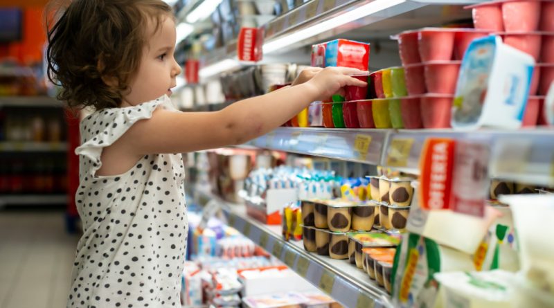 Kiri, Babybel, Petits Filous… Ces produits laitiers pour enfants dans le collimateur de Foodwatch