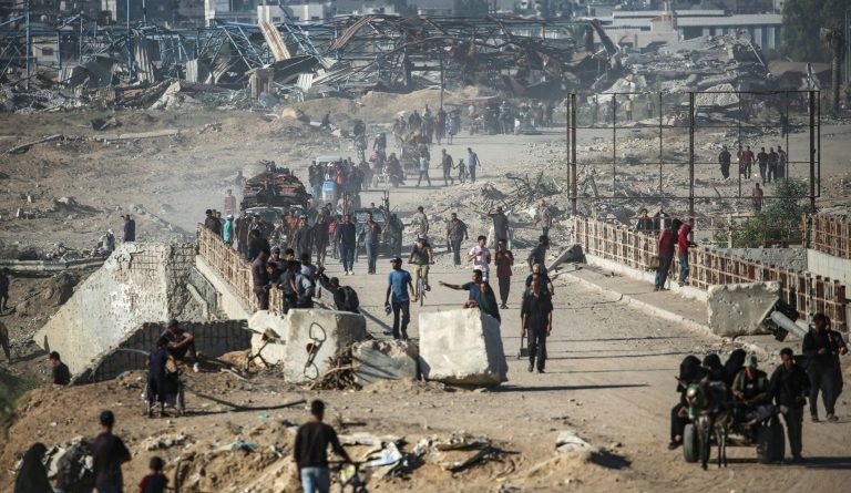 La mort dans l'âme, des Palestiniens de retour à Gaza, ville "fantôme"