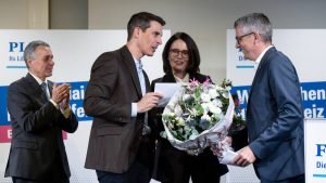 Le PLR soutient les accords avec l’Union européenne et se dote d’une coprésidence - Le Temps