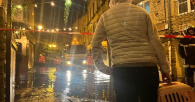 « L’eau rentrait dans la salle à manger, je suis sortie » : la place de la Révolution inondée à Cherbourg