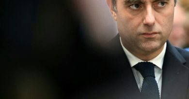 Lecornu au défi de composer un gouvernement
