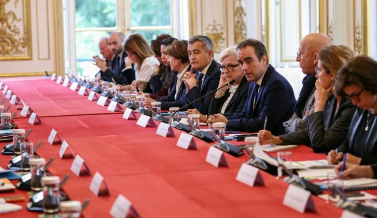 Lecornu face à l'Assemblée, son gouvernement suspendu à la réforme des retraites