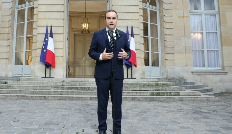 Lecornu tente d'unir une coalition contrariée avant de dévoiler son gouvernement