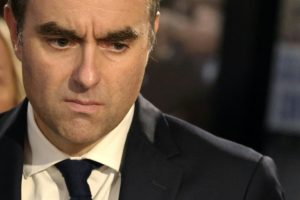 Lecornu voit s'éloigner une dissolution, le PS attend la suspension de la réforme des retraites