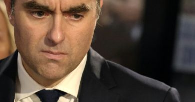 Lecornu voit s'éloigner une dissolution, le PS attend la suspension de la réforme des retraites