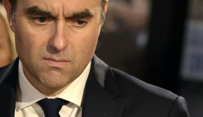 Lecornu voit s'éloigner une dissolution, le PS attend la suspension de la réforme des retraites