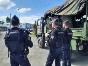 Les services d'inspection des forces de l’ordre confrontés à “une adversité inédite” en Calédonie