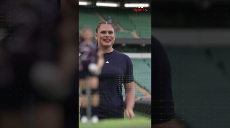 Les stars du rugby surprises par leur figurine Barbie