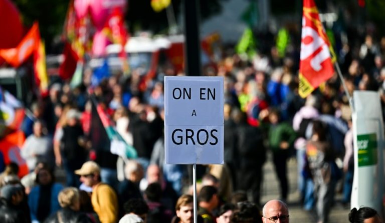 Les syndicats s'agacent d'"un saupoudrage" de mesures mais peinent à mobiliser