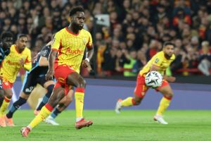 Ligue 1: l'OM, surpris à Lens (2-1), perd la tête
