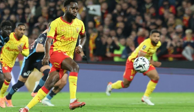 Ligue 1: l'OM, surpris à Lens (2-1), perd la tête
