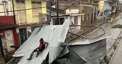 L'ouragan Melissa cause des dégâts à Cuba et fait plus de 10 morts lors d'inondations en Haïti.