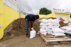 L'ouragan Melissa menace la Jamaïque, Haïti et Cuba : alertes pour crues et dégâts importants.