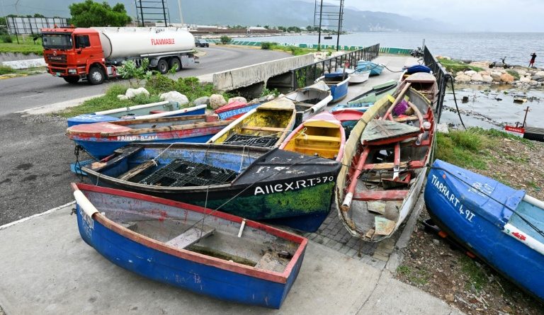 L'ouragan Melissa s'intensifie, poursuit sa route meurtrière dans les Caraïbes
