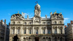 Lyon : une pétition lancée pour le retour des bus à l’Hôtel de Ville