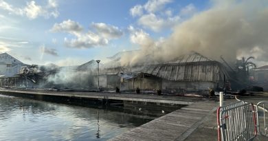 Incendie dévastateur à la marina de Saint-François Marina de Saint-François en cendres : une nuit d'horreur pour les commerces