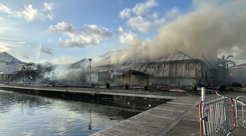 Marina de Saint-François en cendres : une nuit d'horreur pour les commerces