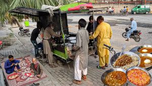 Matinée au Pakistan : Petit-déjeuner et Culture de Rue