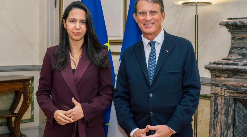 Ministère des Outre-mer Manuel Valls Naïma Moutchou