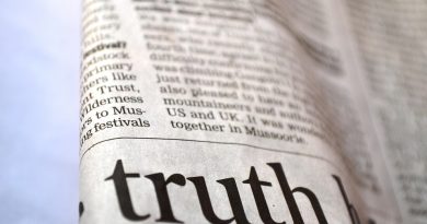 news, headline, breaking news, newspaper, journalism, media, press, microphone, TV