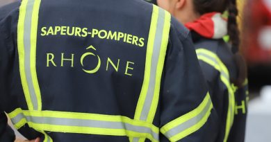 "On casse des portes pour sauver des vies" : le ras-le-bol des pompiers du Rhône sans badges Vigik