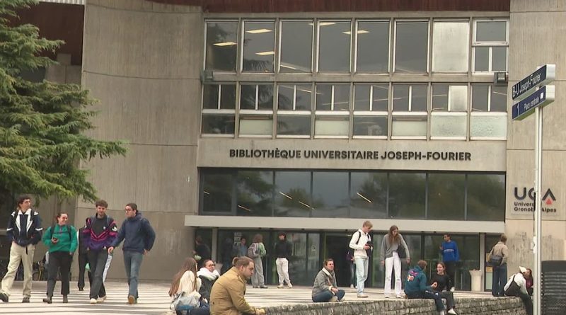 "On fait de l'université un lieu de plus en plus fermé" : le collectif des étudiants "sans-facs" poursuit sa mobilisation à Grenoble