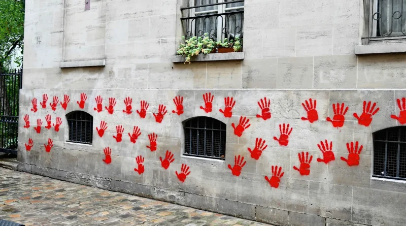 « Mains rouges » sur le Mémorial de la Shoah : ce qu'il faut savoir du procès de quatre Bulgares qui s'ouvre ce mercredi - L'Humanité