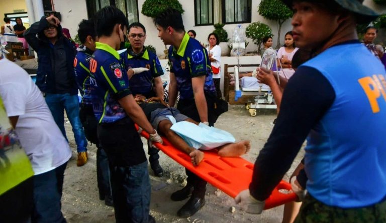 Philippines: le bilan d'un violent séisme porté à 69 morts, les blessés affluent